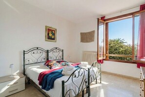 2 chambres, fer et planche à repasser, lit parapluie, Wi-Fi gratuit