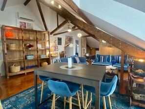 Dining - Feel simply blue and amazed (Lisboa)