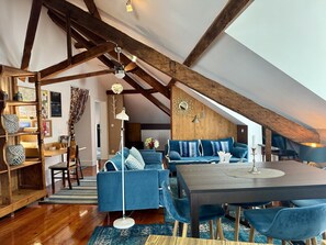 Interior - Feel simply blue and amazed (Lisboa)