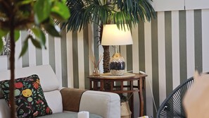TV - Feels like an oasis. (Lisboa)