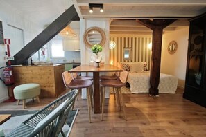 Room - Deluxe Studio 5 with Mezzanine and Terrace (Lisboa)