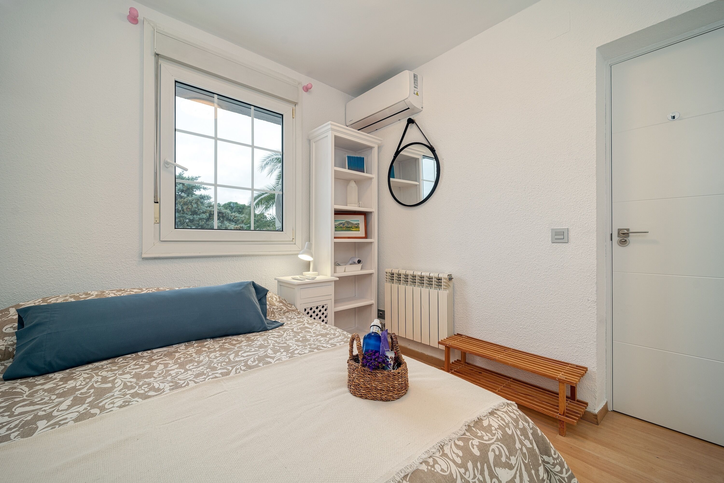 Kahden hengen standard-huone, jaettu kylpyhuone, näköala puutarhaan