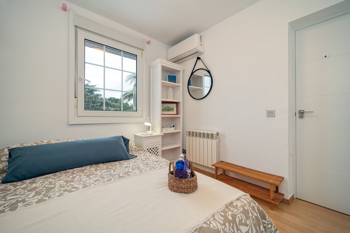 Kahden hengen standard-huone, jaettu kylpyhuone, näköala puutarhaan