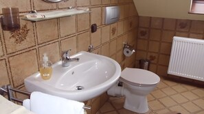 Shower, hair dryer, towels - Apartment Wagner with Terrace and Wi-Fi (Weiler)