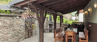 Stunning private villa for 15 people with WIFI and pets allowed