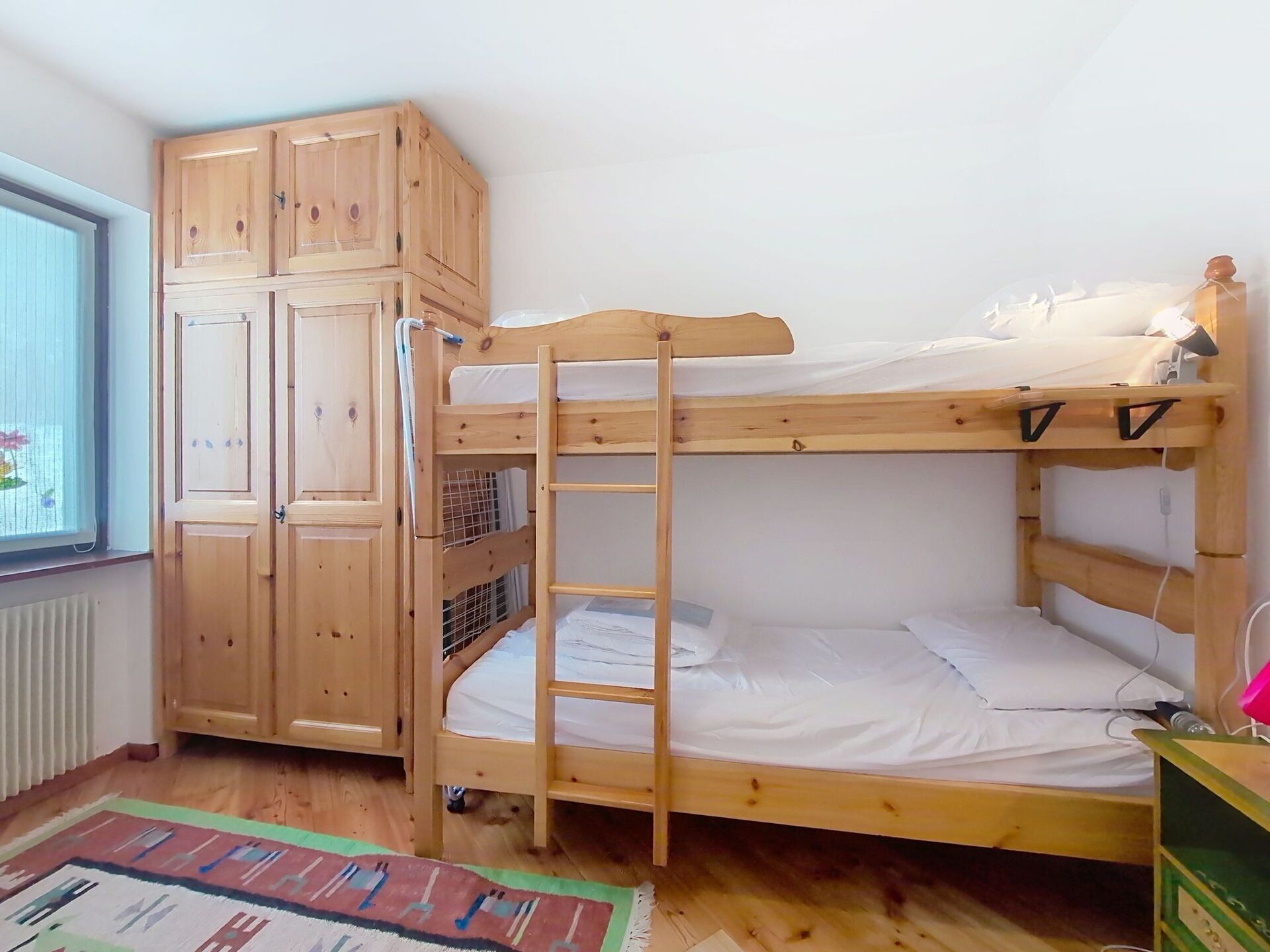 Mobilia, Letto, Letto A Castello, Camera Da Letto, Interior Design, Legna, Bedding, Pavimentazione, Pavimento, Lenzuolo