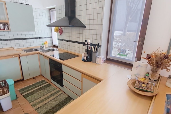 Küche, Countertop, Flooring, Interior Design, Holz, Küchengerät, Möbel, Fussboden, Cabinetry, Spüle