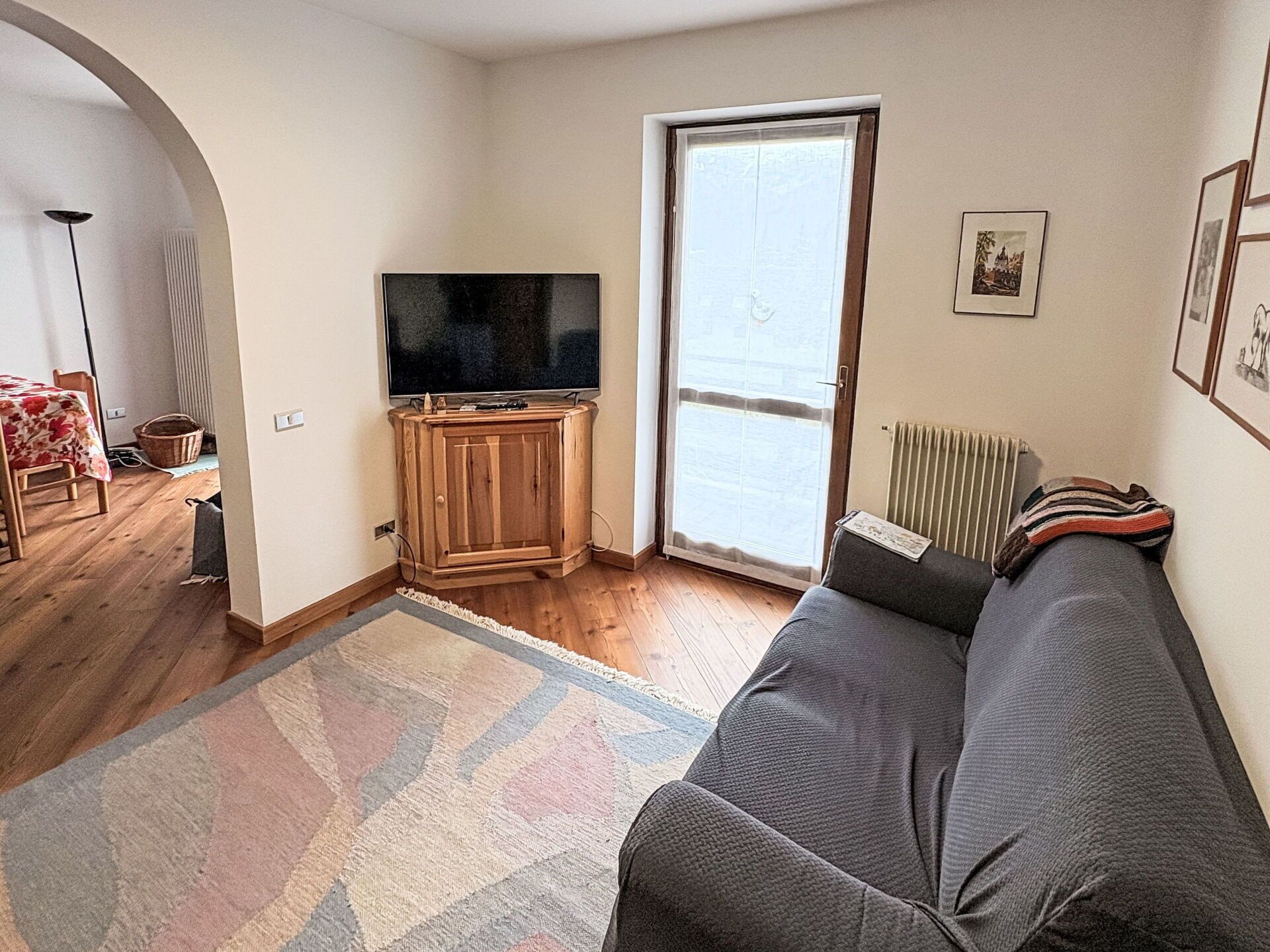 Furniture, Flooring, Interior Design, Floor, Wood, Room, Wood Flooring, Apartment, Lighting, Ceiling