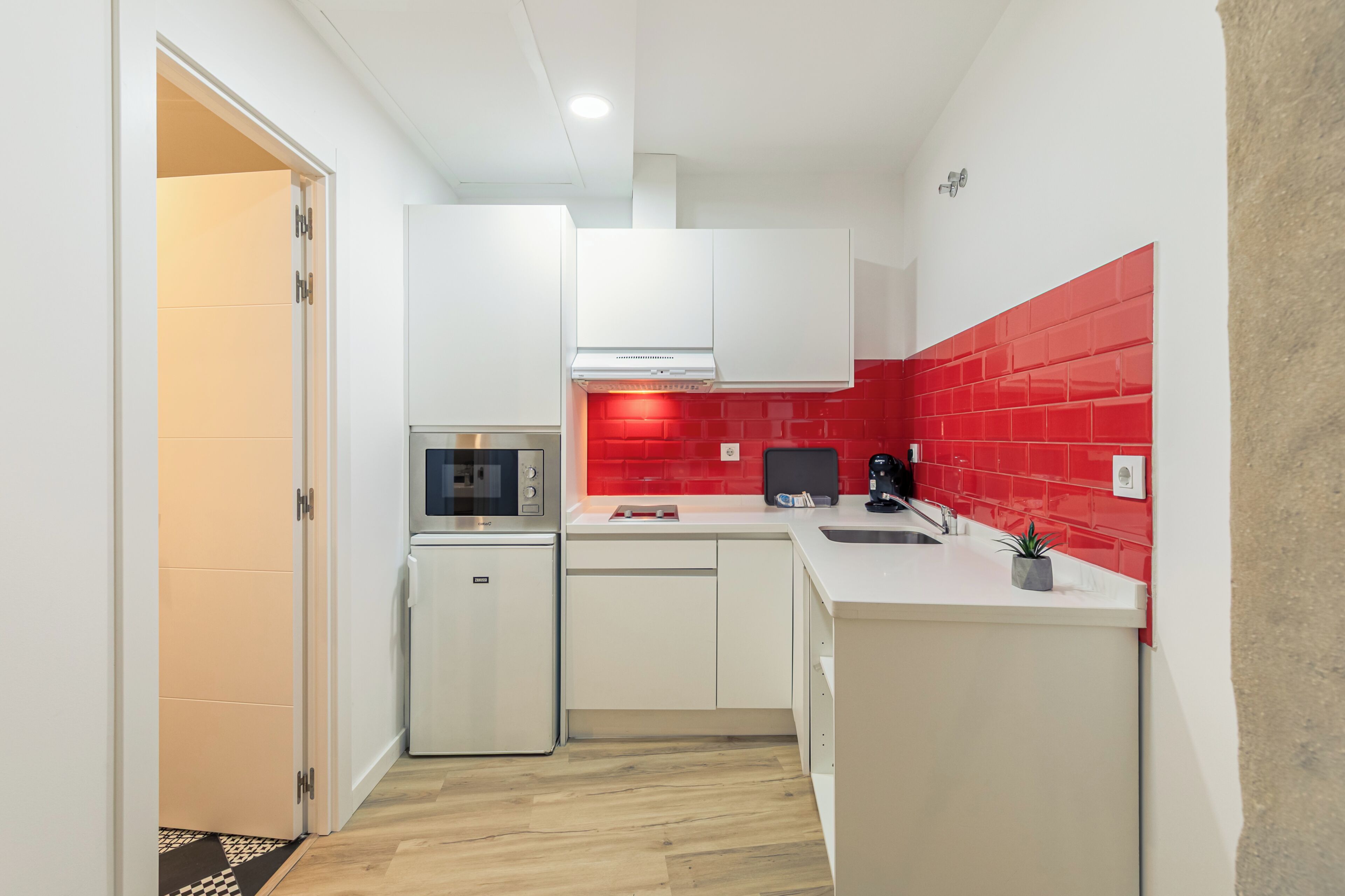 Deluxe-Apartment, Blick auf den Innenhof | Eigene Küche