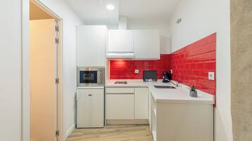 Deluxe-Apartment, Blick auf den Innenhof | Eigene Küche