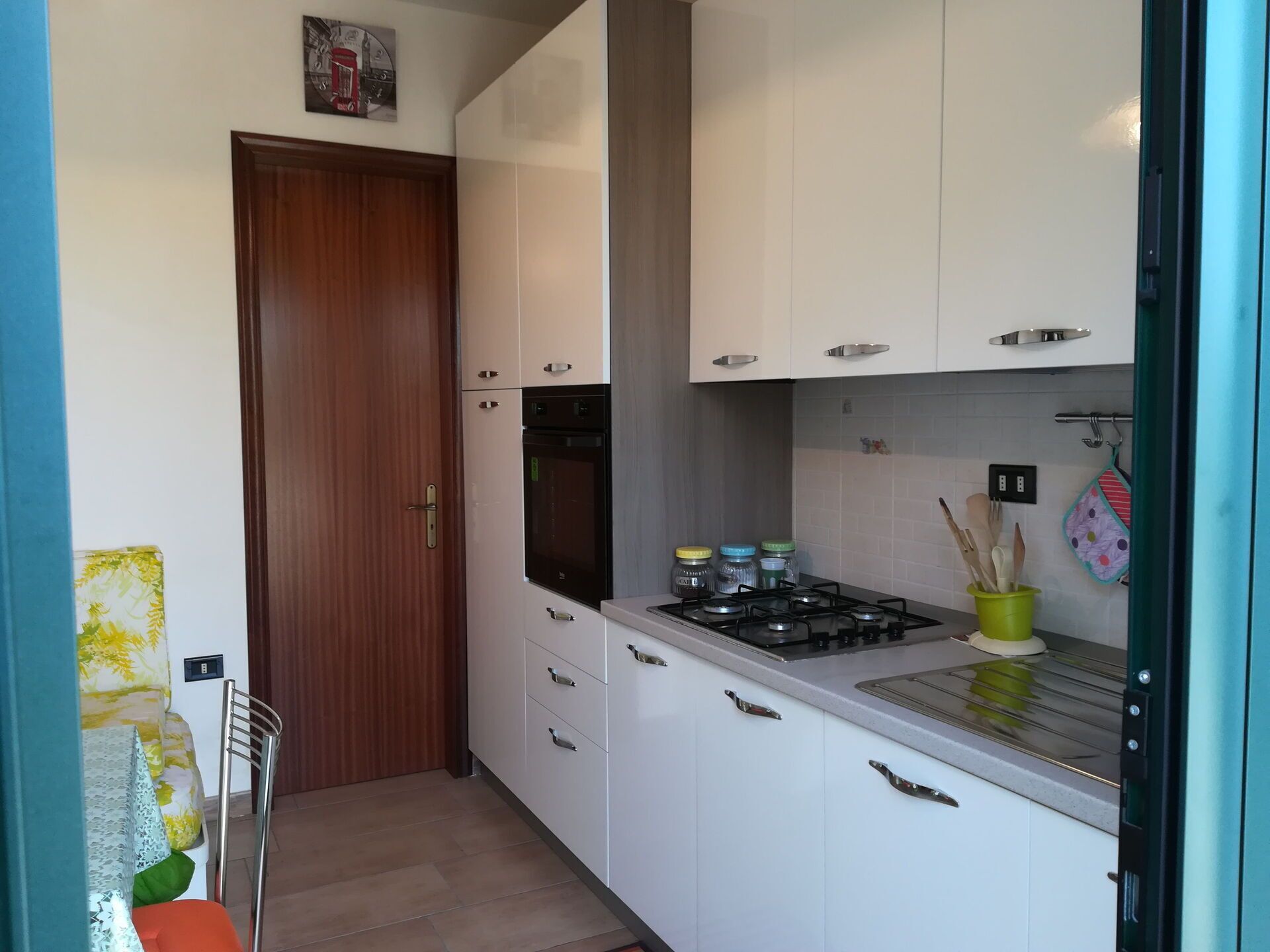 Major Appliance, Küche, Flooring, Küchengerät, Interior Design, Countertop, Fussboden, Cabinetry, Haushaltsgerät, Herd