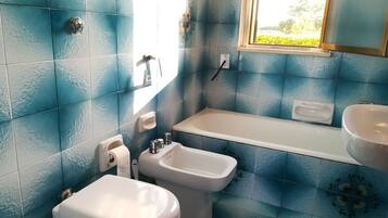 Dusche, Haartrockner, Bidet
