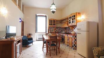 Frigorifero, forno, piano cottura