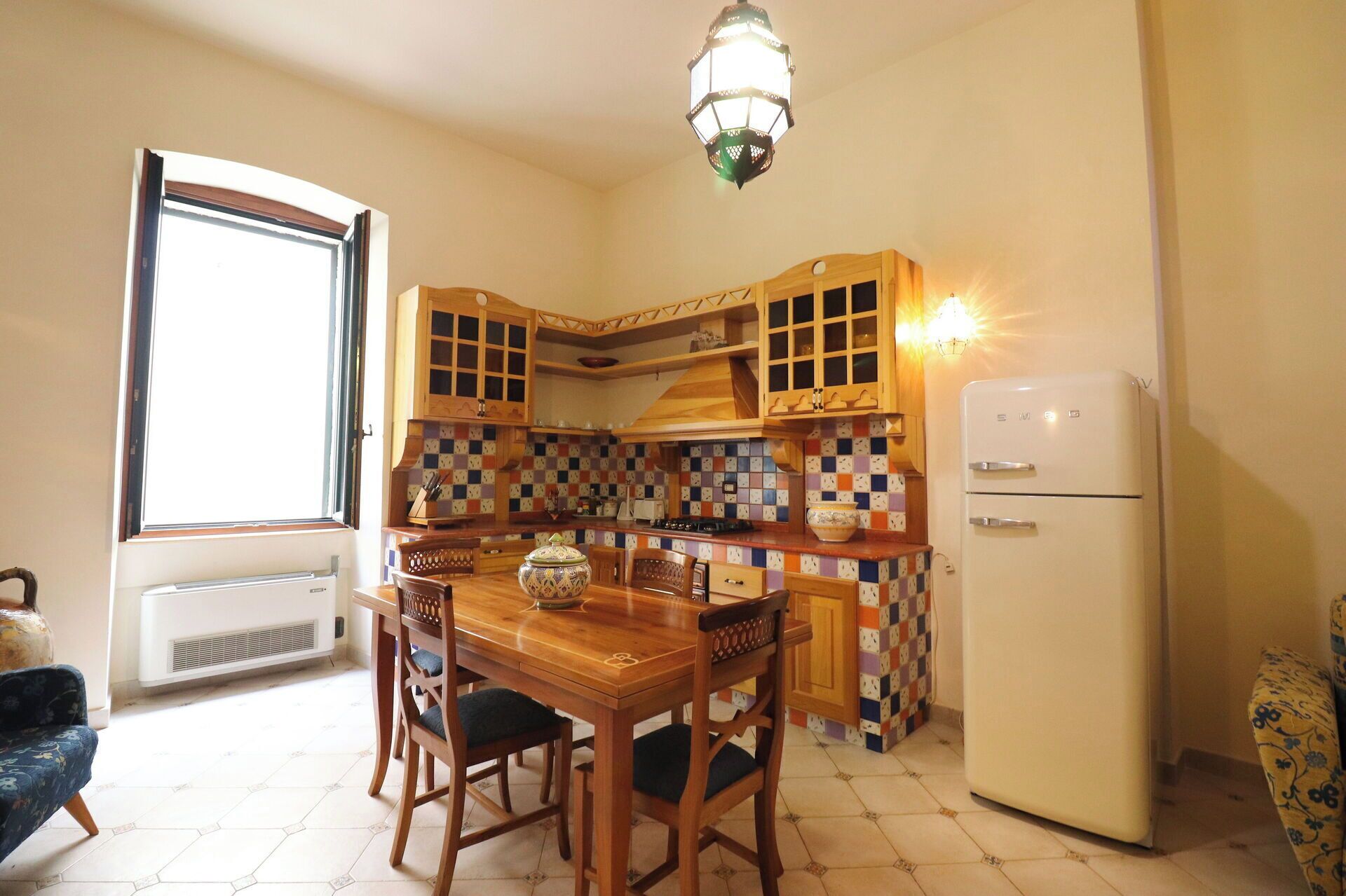 Jääkaappi, uuni, liesi