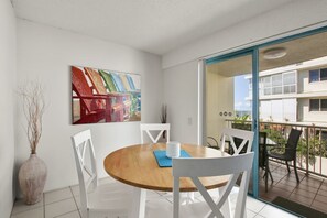 Dining - Kings Beach Ocean Retreat With Pool Access (Kings Beach)