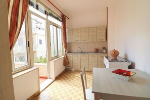 Kühlschrank, Ofen, Herdplatte