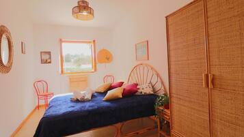 2 bedrooms, travel cot, free WiFi