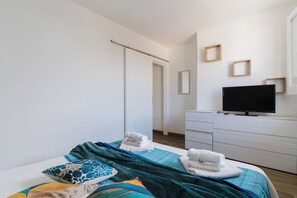 2 makuuhuonetta, silitysrauta/-lauta, vauvan matkasänky, ilmainen Wi-Fi