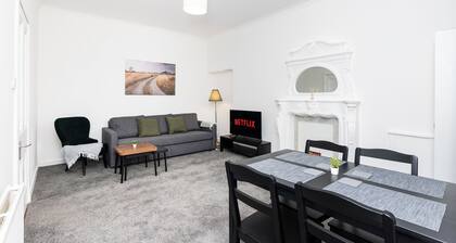 Spacious Apartment, Perfect for Family's, Sleeps 4