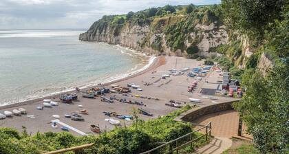 The Bowling Green Sea Views in Central Seaton