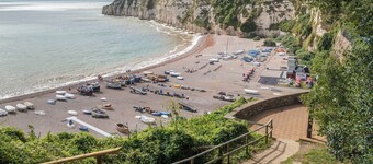 The Bowling Green Sea Views in Central Seaton