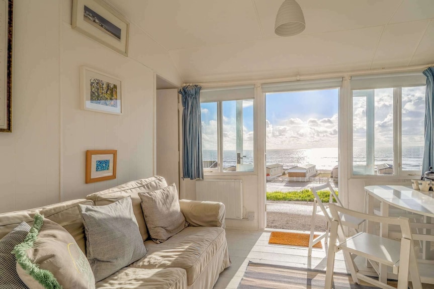 Sea Forever Wake Up To Uninterrupted Sea Views - Lyme Regis