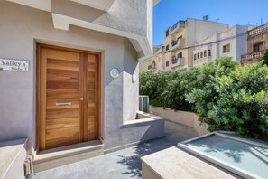 Property grounds - Modern Maisonette in Central Location KARP1-2 (San Gwann)