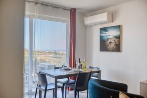 Dining - Modern Maisonette with Valley Views KARP1-3 (San Gwann)