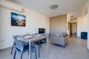 Dining - Modern Maisonette with Valley Views KARP1-3 (San Gwann)