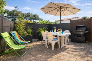 屋外ダイニングエリア