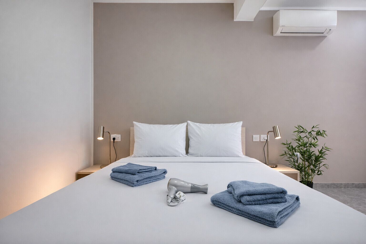2 dormitorios, tabla de planchar con plancha, wifi gratis y ropa de cama