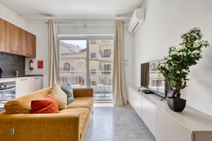 TV - Charming 2 bedroom Apartment, Valley Views KARP1-5 (San Gwann)