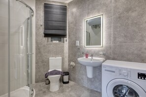 Shower, hair dryer, towels, soap - Charming 2 bedroom Apartment, Valley Views KARP1-5 (San Gwann)