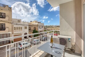 Property grounds - Charming 2 bedroom Apartment, Valley Views KARP1-5 (San Gwann)
