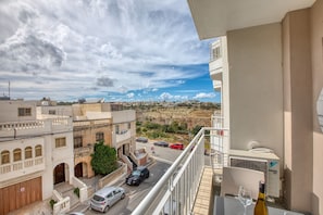 Property grounds - Elegant 2 bedroom apartment, valley views KARP1-7 (San Gwann)