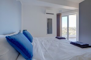 2 bedrooms, iron/ironing board, free WiFi, bed sheets - 2 bedroom flat with balcony, valley views KARP1-8 (San Gwann)
