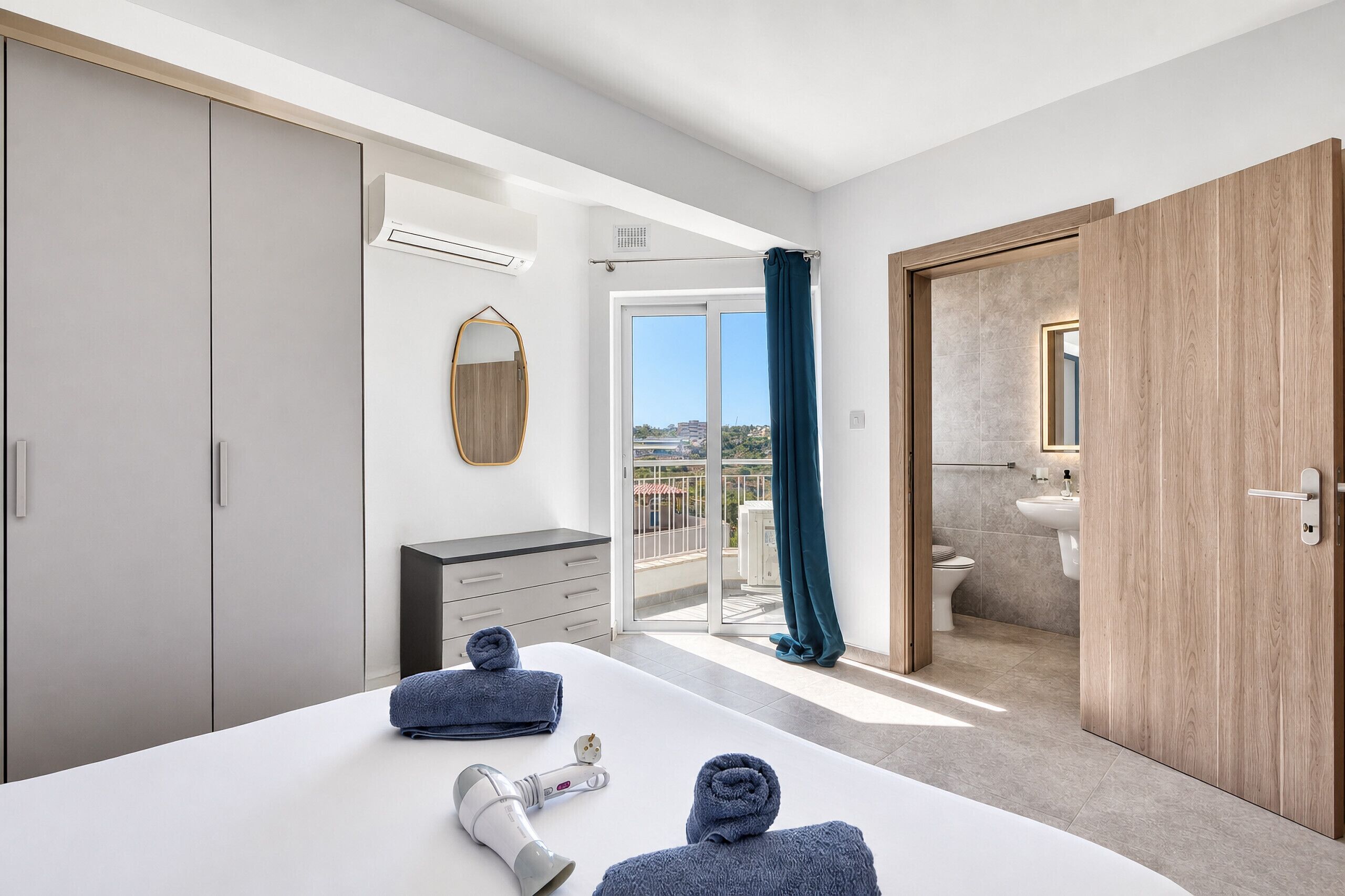 2 slaapkamers, een strijkplank/strijkijzer, gratis wifi, beddengoed