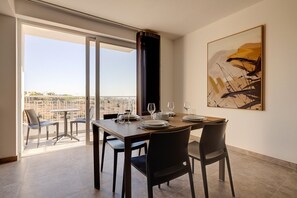Dining - 2 bedroom flat with balcony, valley views KARP1-8 (San Gwann)