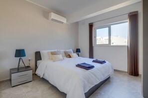2 bedrooms, iron/ironing board, free WiFi, bed sheets - Refined 2 bedroom apartment with balcony KARP1-9 (San Gwann)