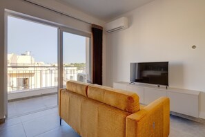 TV - Refined 2 bedroom apartment with balcony KARP1-9 (San Gwann)