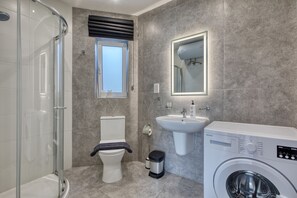 Shower, hair dryer, towels, soap - Refined 2 bedroom apartment with balcony KARP1-9 (San Gwann)