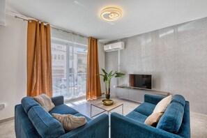 TV - Spacious and refined 3 bedroom duplex KARP1-1 (San Gwann)