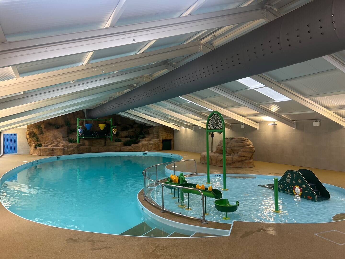 Indendørs pool, opvarmet pool