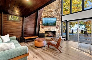 Smart TV, fireplace, video games, DVD player - Private Outdoor Pool, Game Room, Views (Gatlinburg)