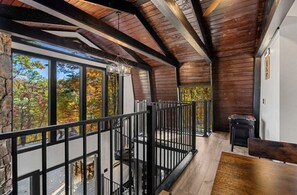 Interior - Private Outdoor Pool, Game Room, Views (Gatlinburg)