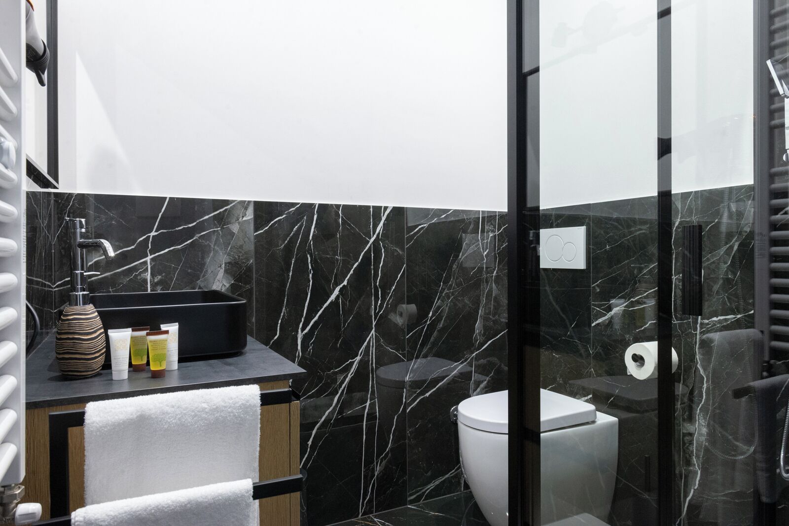 舒适三人房, 1 张大床和 1 张沙发床 | 浴室