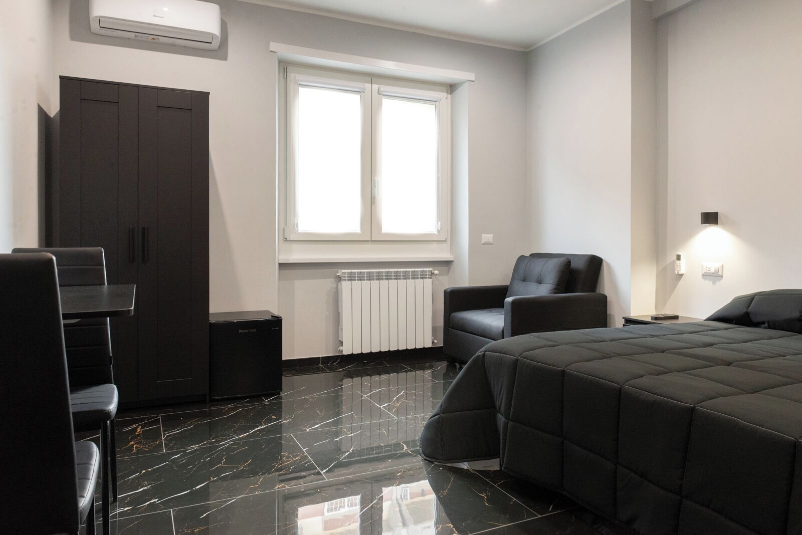 Habitación triple superior, 1 cama de matrimonio grande con sofá cama, vistas a la ciudad