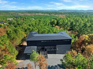 Exterior - Stunning View Retreat: Hot Tub, Game Loft, Designer Interior, King Suites & More (Broken Bow)