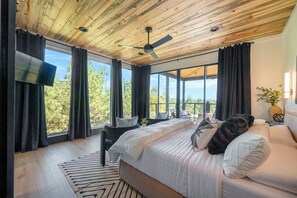 Room - Stunning View Retreat: Hot Tub, Game Loft, Designer Interior, King Suites & More (Broken Bow)