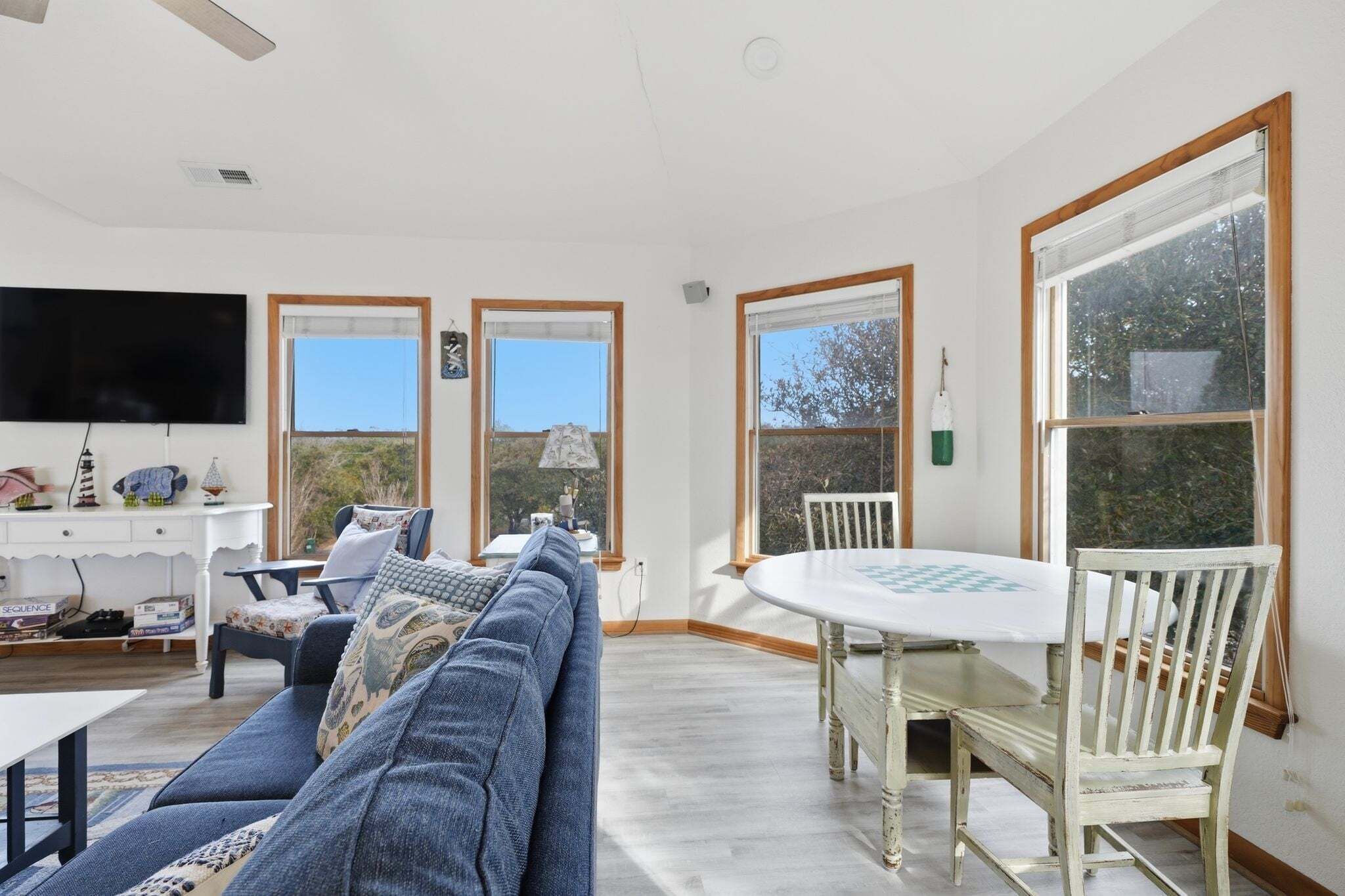 House, Multiple Bedrooms | Living area